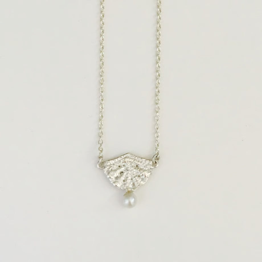 lace shell necklace (silver)---204