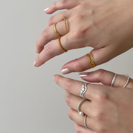 antique lace ring (gold)---330