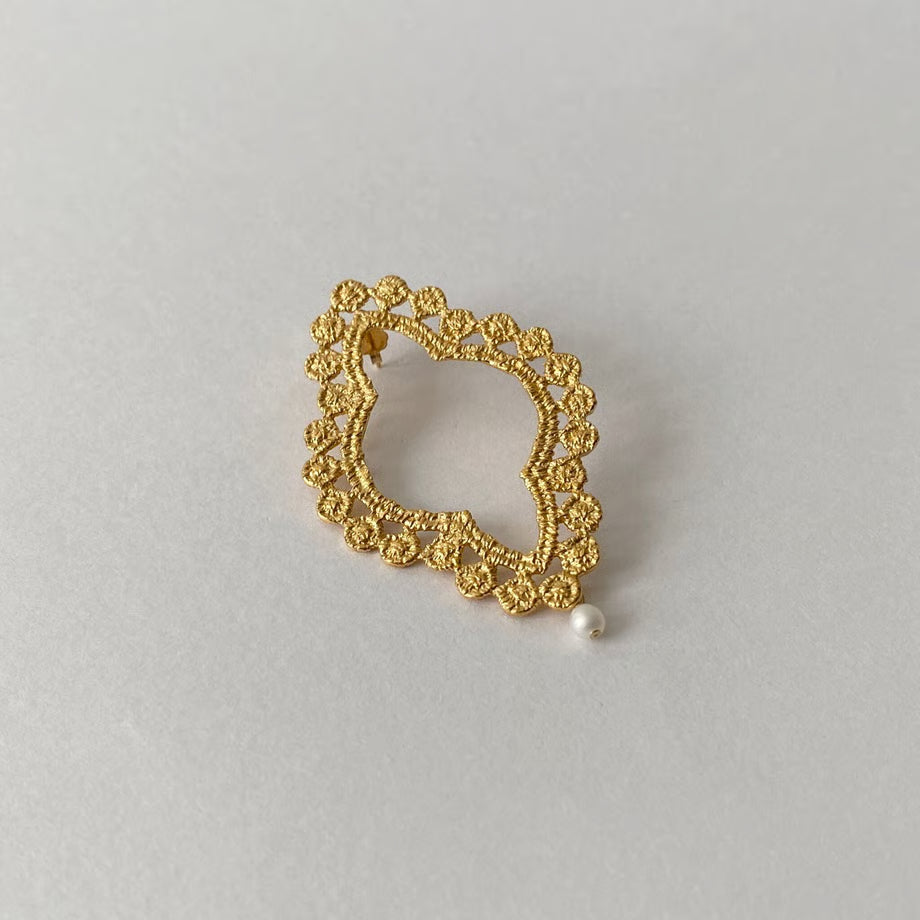 lace dot pierce (one side)(gold) ---273