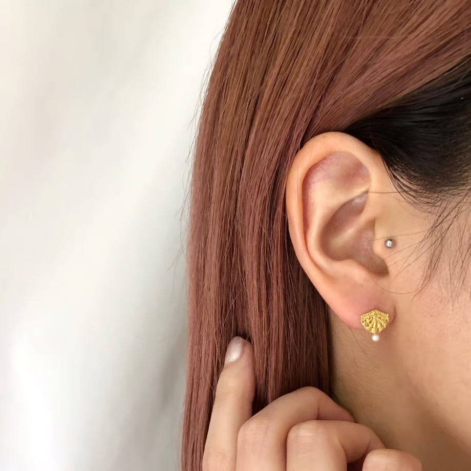 lace shell pierces (gold)---206
