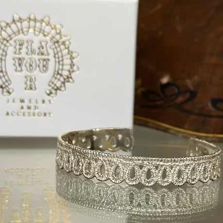 bracelet jonc petite boucle en dentelle (argent) --- 185