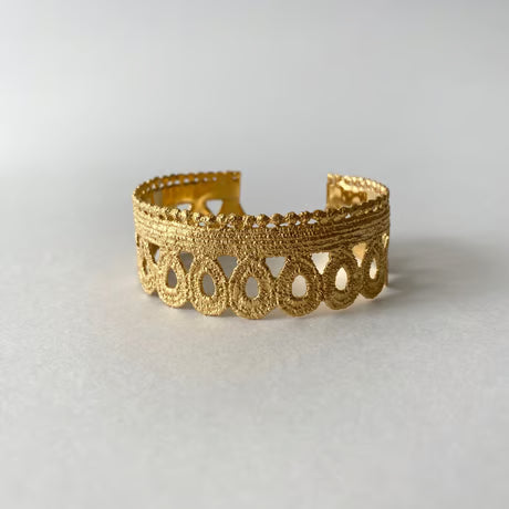 loop bangle (gold)---024