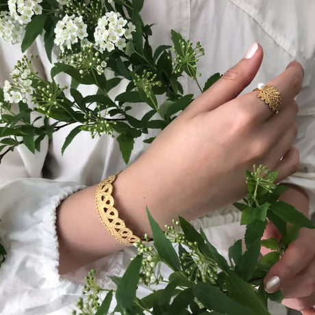 loop bangle (gold)---024