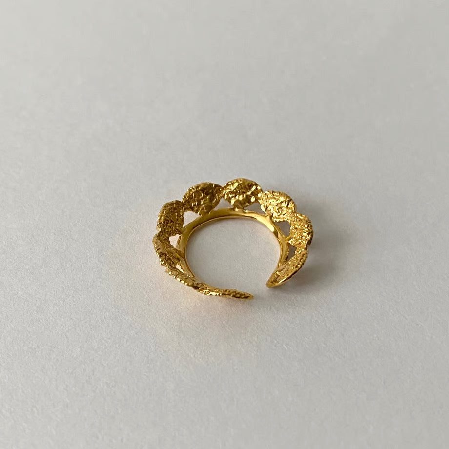 lace scale ear cuff (M) (gold) ---294