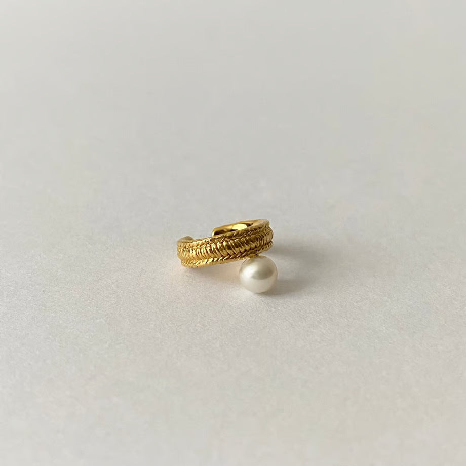 blade ear cuff / pearl (gold)---312