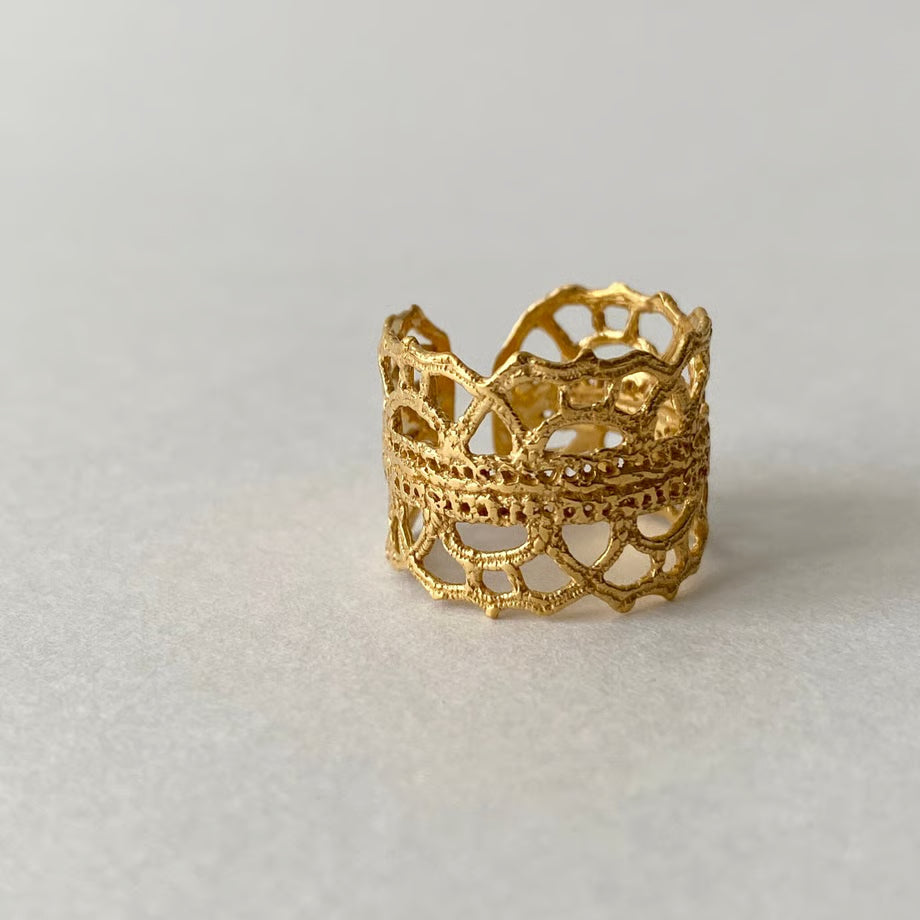 Lace arabesque ring (gold)---208