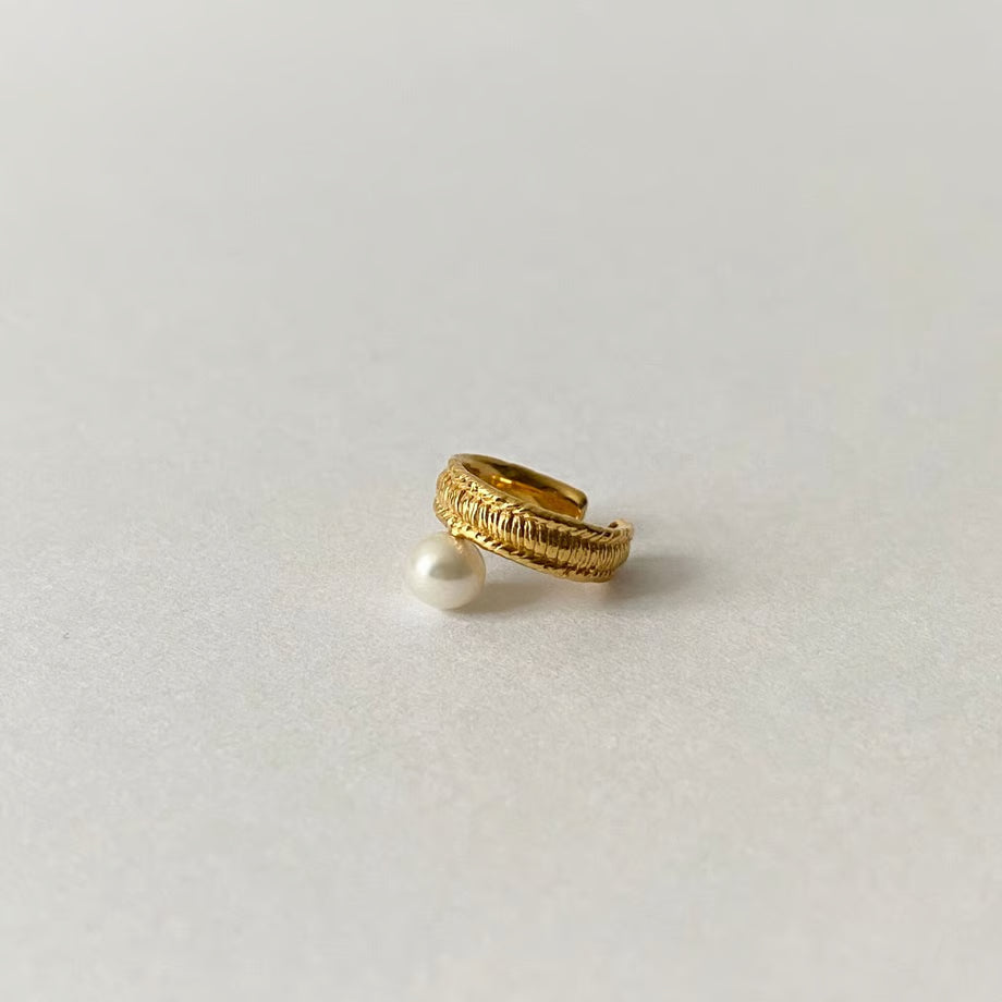 blade ear cuff / pearl (gold)---312