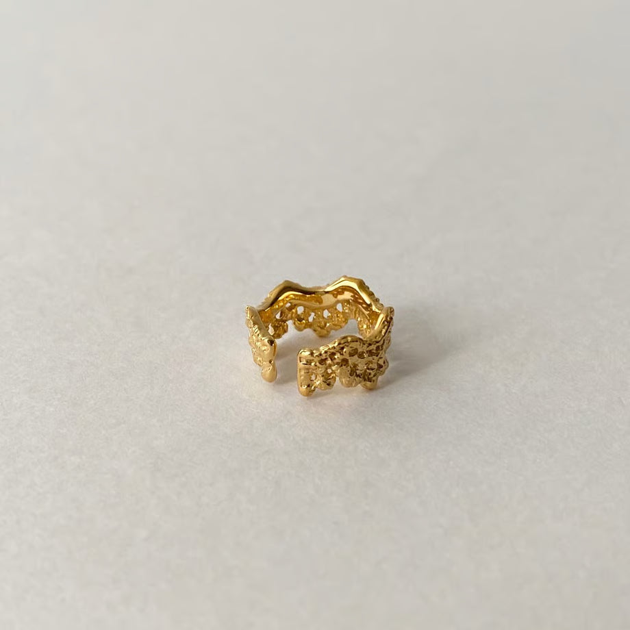 lace grain ear cuff (gold) ---298