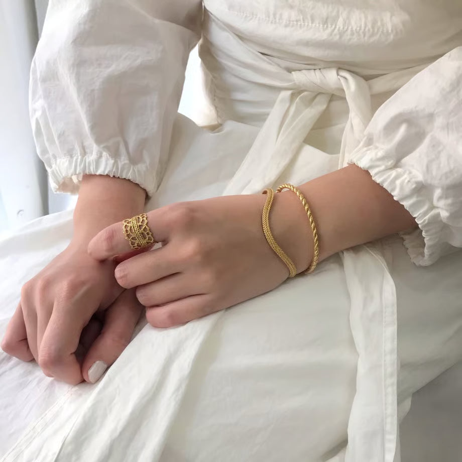 Lace arabesque ring (gold)---208