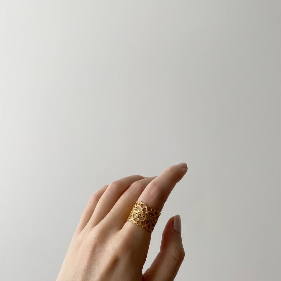 Lace arabesque ring (gold)---208