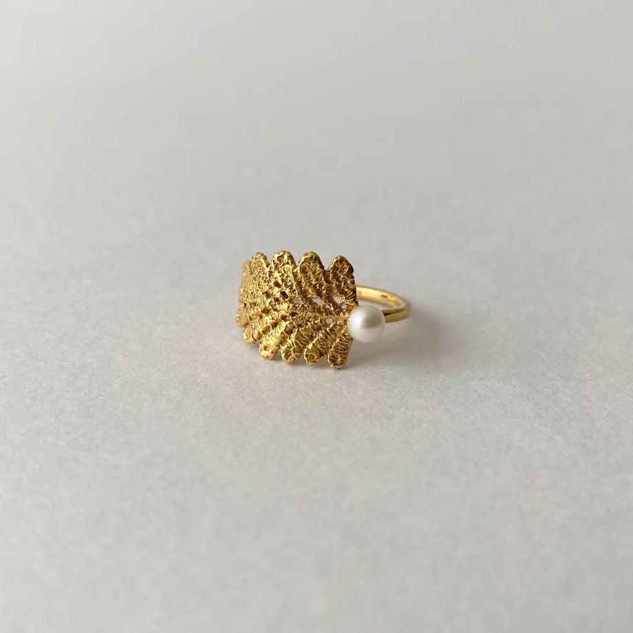 lace leaf ring /pearl (gold)---211